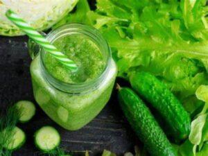 Smoothie Verde Detox en vaso de vidrio
